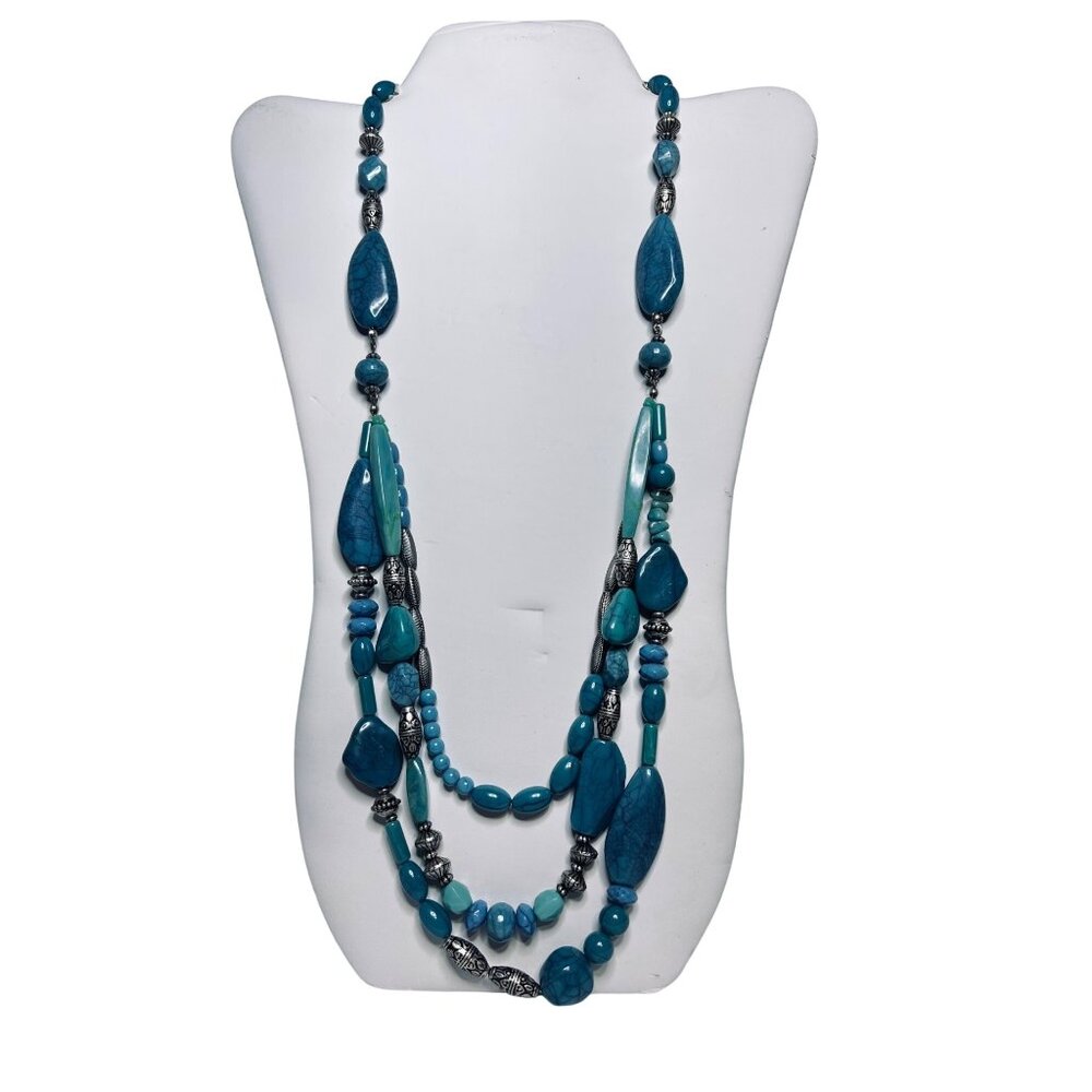 Avon Silver Tone And Faux Turquois Beaded Necklace Signed NRQ (6161)